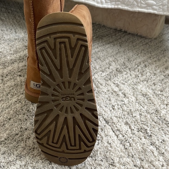 Tall Chestnut Ugg Boats - Picture 4 of 4